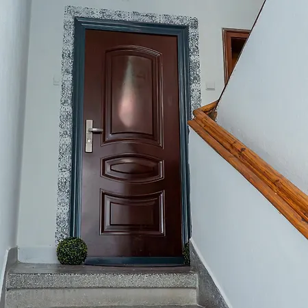 아파트 Central Apartments