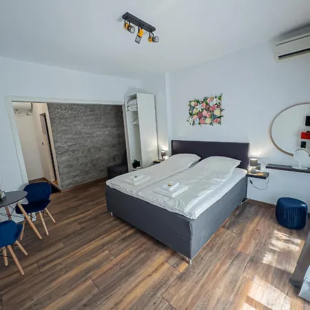 Central Apartments *